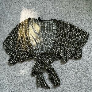 Windsor gauze stripe cropped tie front shawl